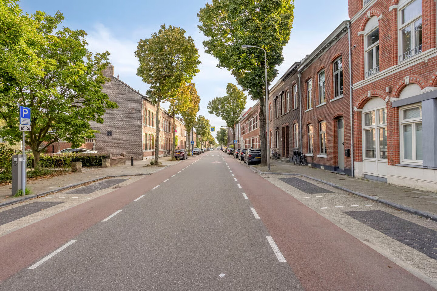 Tussenwoning te koop: Venloseweg 24, Roermond