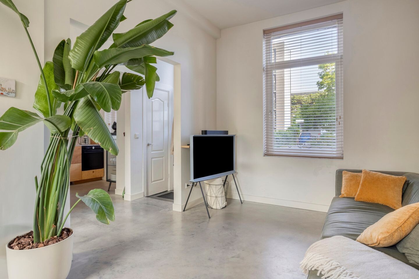 Tussenwoning te koop: Venloseweg 24, Roermond