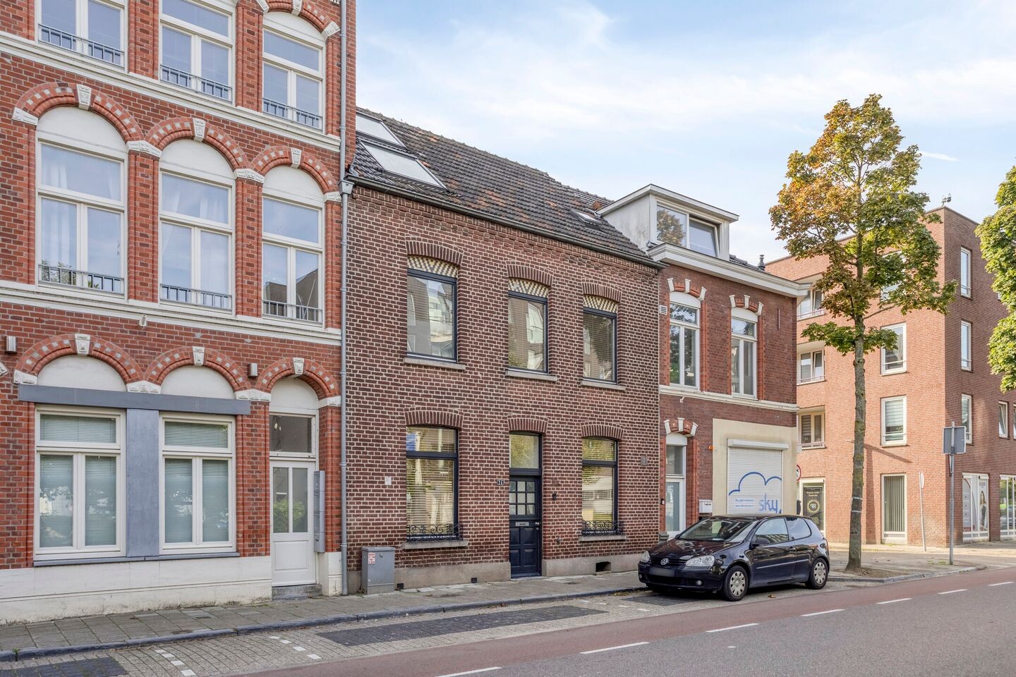 Tussenwoning te koop: Venloseweg 24, Roermond