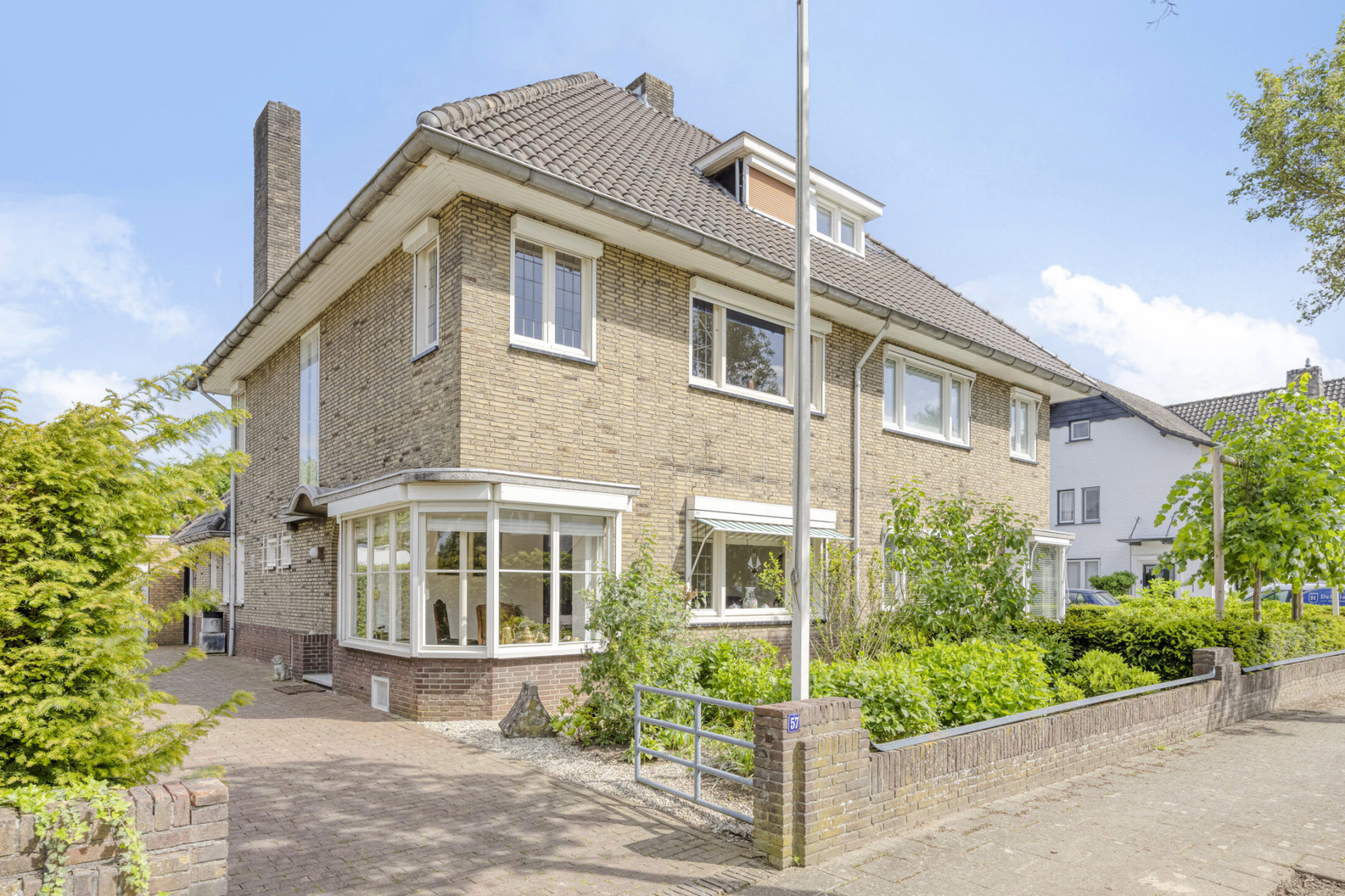 Twee-onder-één-kap te koop: Bisschop Boermansstraat 57, Roermond