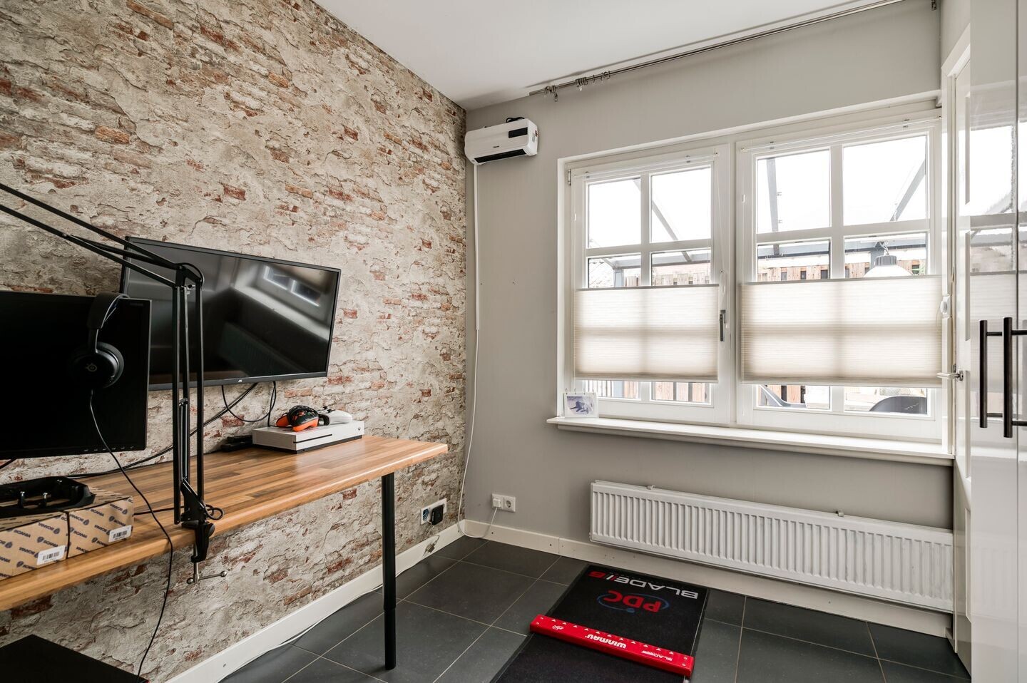 Twee-onder-één-kap te koop: Bredeweg 111, Roermond