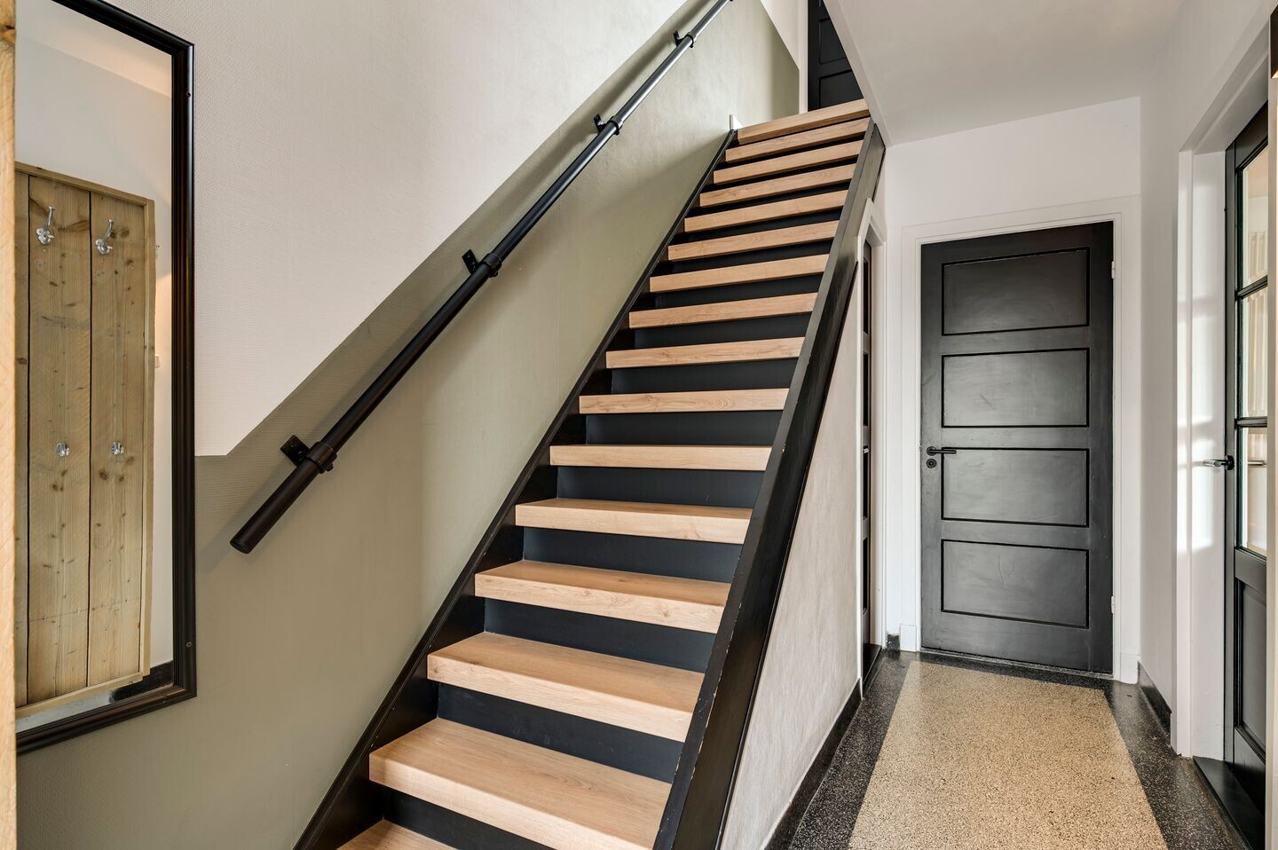 Twee-onder-één-kap te koop: Bredeweg 111, Roermond