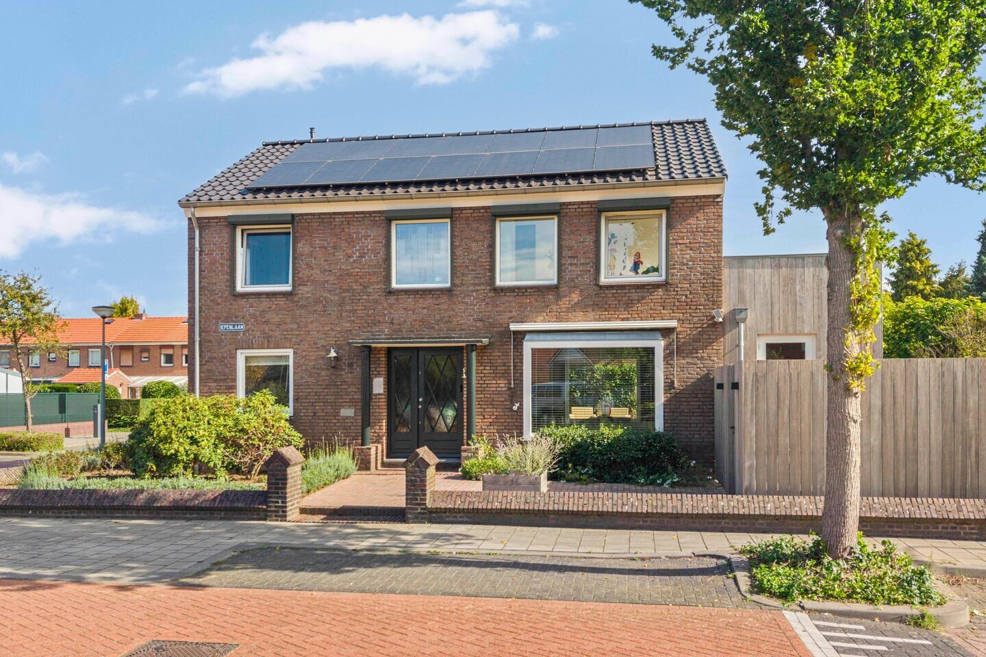 Twee-onder-één-kap te koop: Iepenlaan 16, Roermond