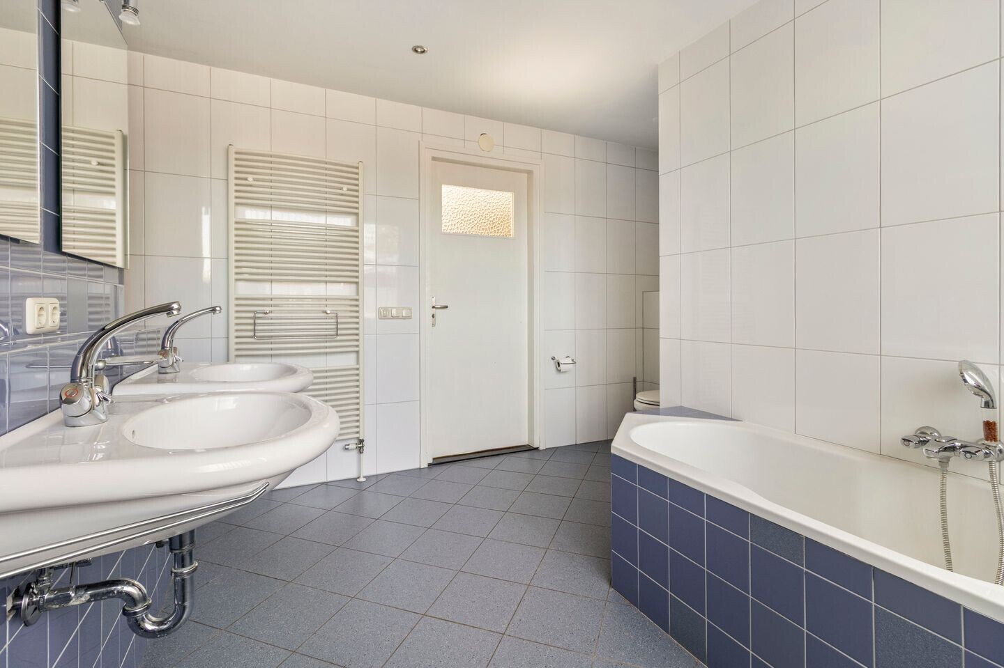 Twee-onder-één-kap te koop: Iepenlaan 16, Roermond