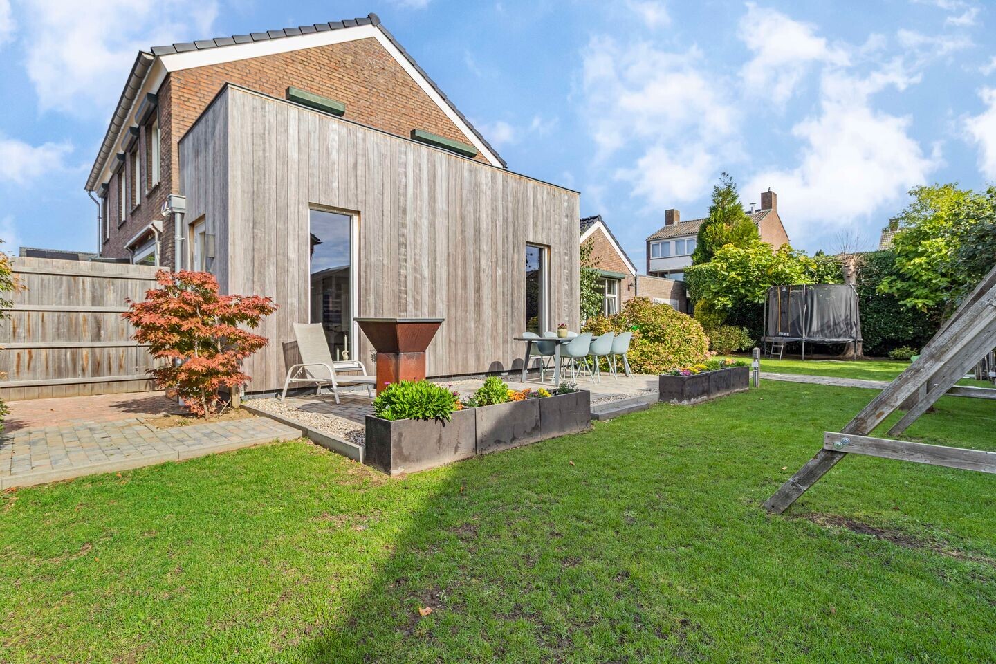 Twee-onder-één-kap te koop: Iepenlaan 16, Roermond