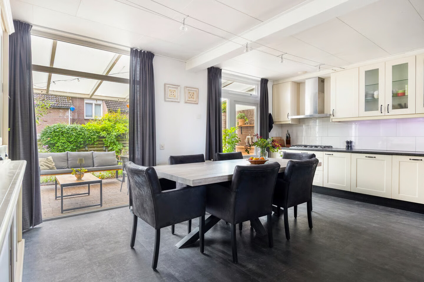 Tussenwoning te koop: Heuvel 69, Roermond