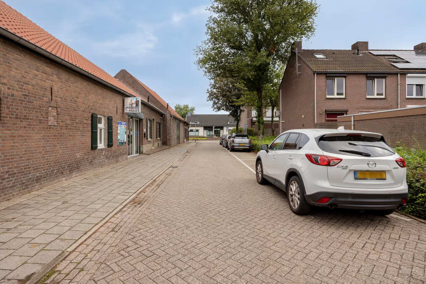 Tussenwoning te koop: Heuvel 69, Roermond