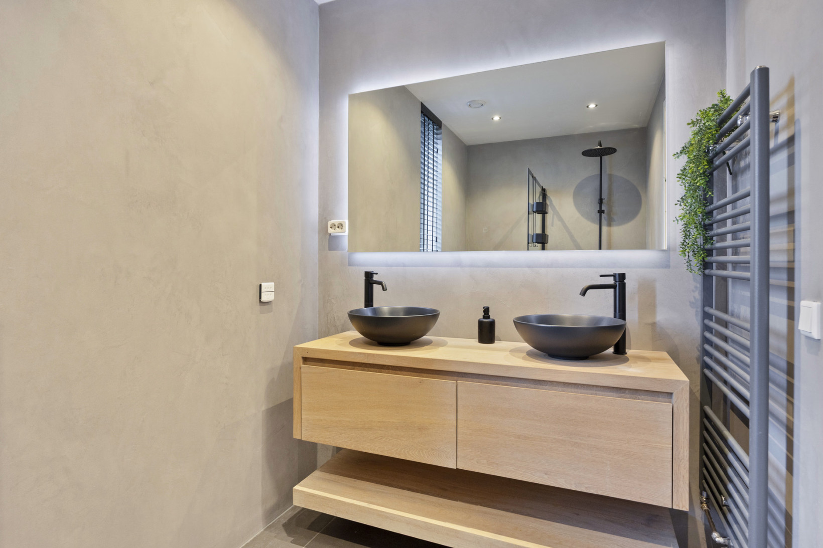 Tussenwoning te koop: Niellerveld 19, Roermond