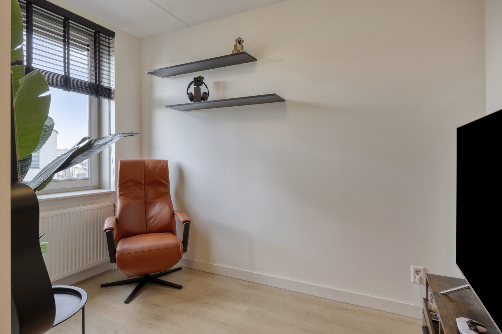 Tussenwoning te koop: Niellerveld 19, Roermond