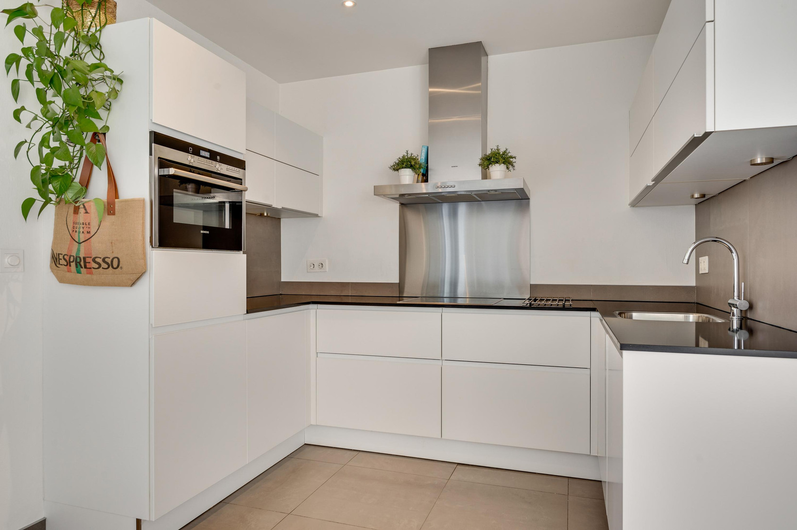 Hoekwoning te koop: Julianastraat 12, Roermond