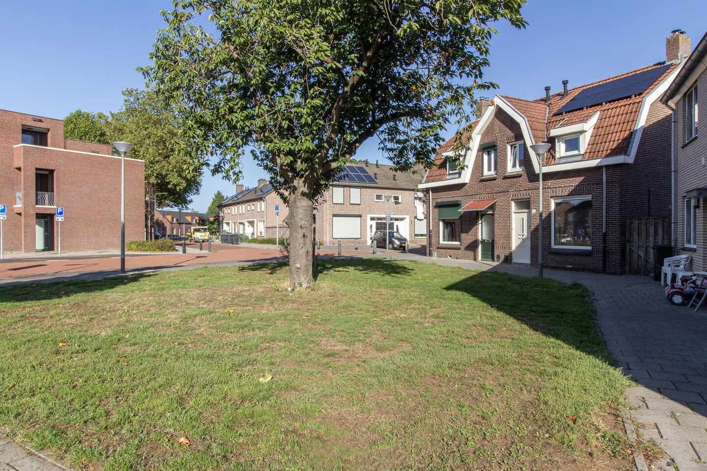 Tussenwoning te koop: Prins Bernhardstraat 18, Roermond