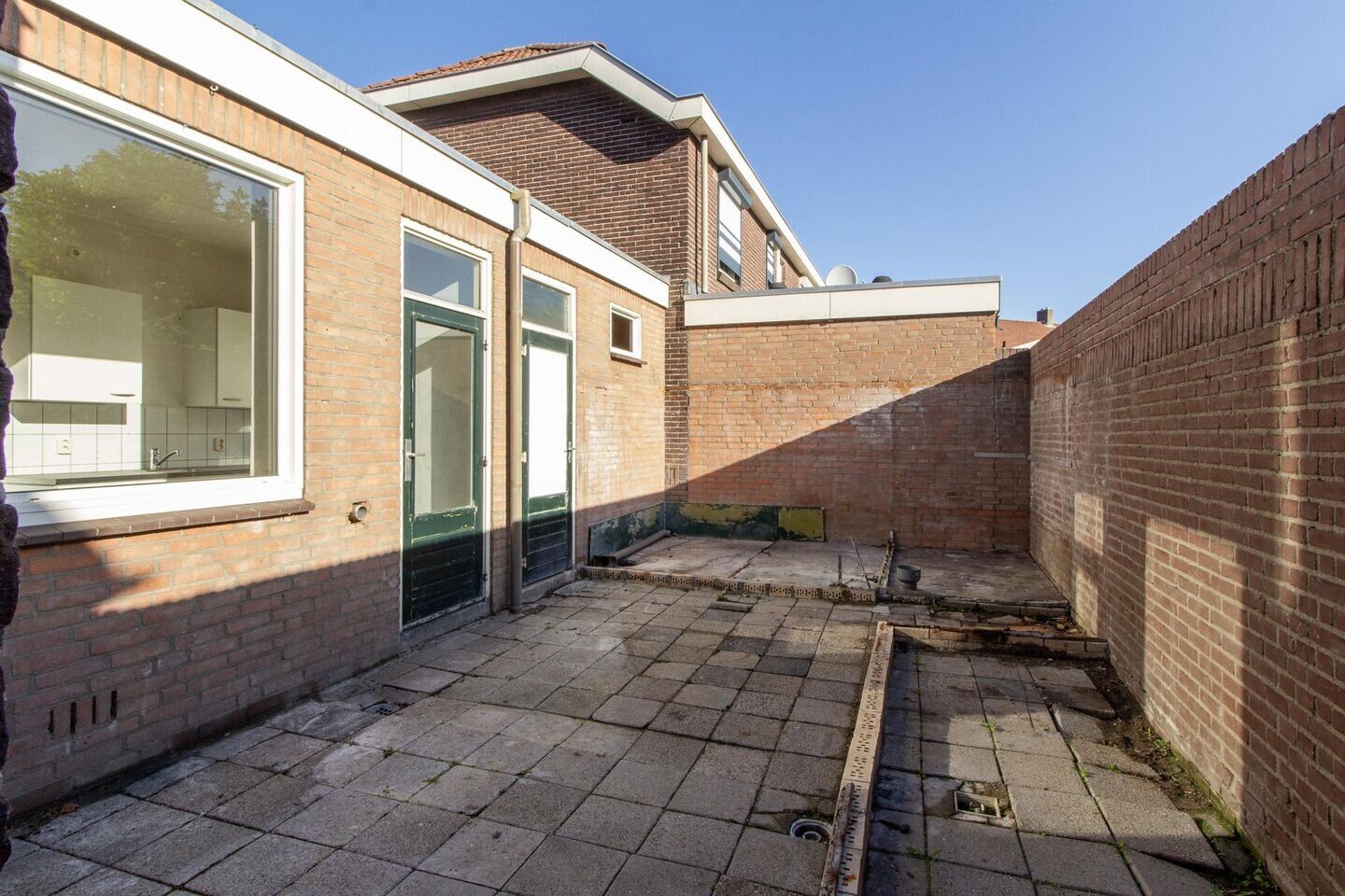 Tussenwoning te koop: Prins Bernhardstraat 18, Roermond