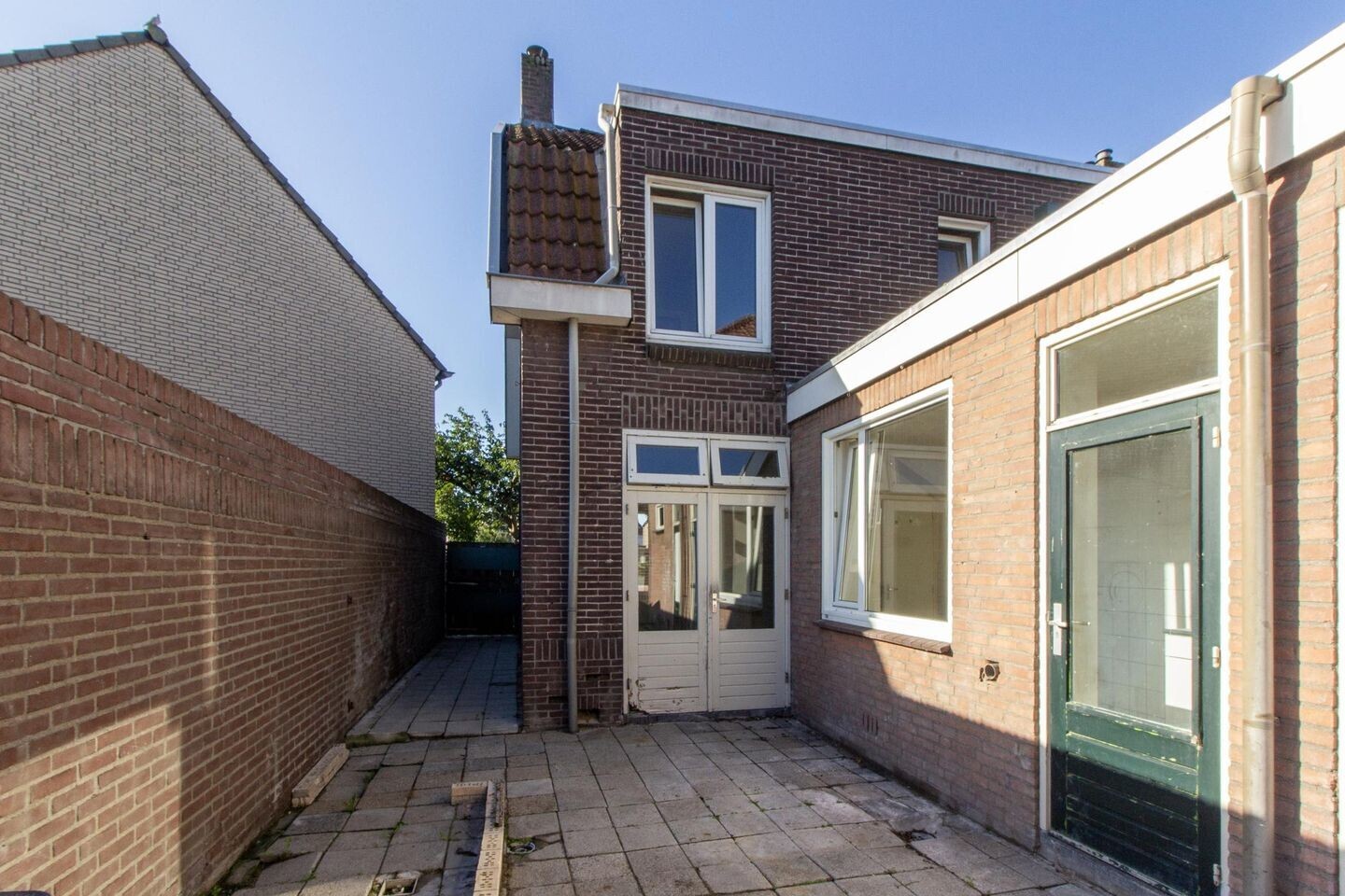 Tussenwoning te koop: Prins Bernhardstraat 18, Roermond