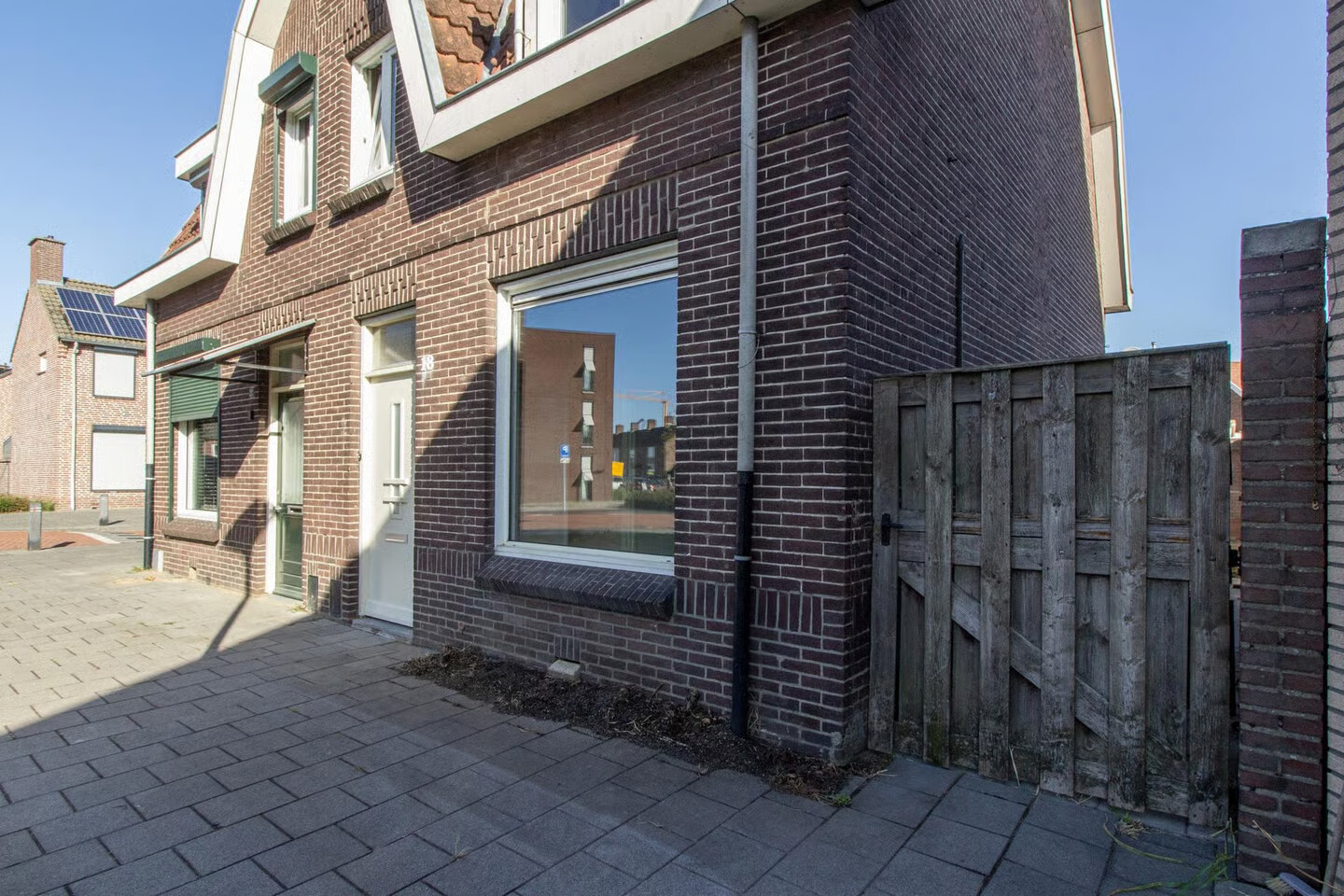 Tussenwoning te koop: Prins Bernhardstraat 18, Roermond