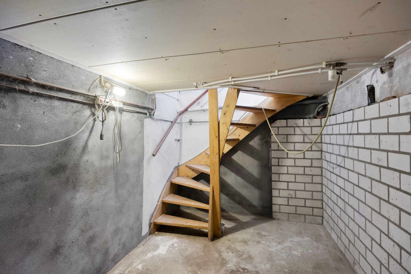 Tussenwoning te koop: Koningin Regentesselaan 82, Roermond