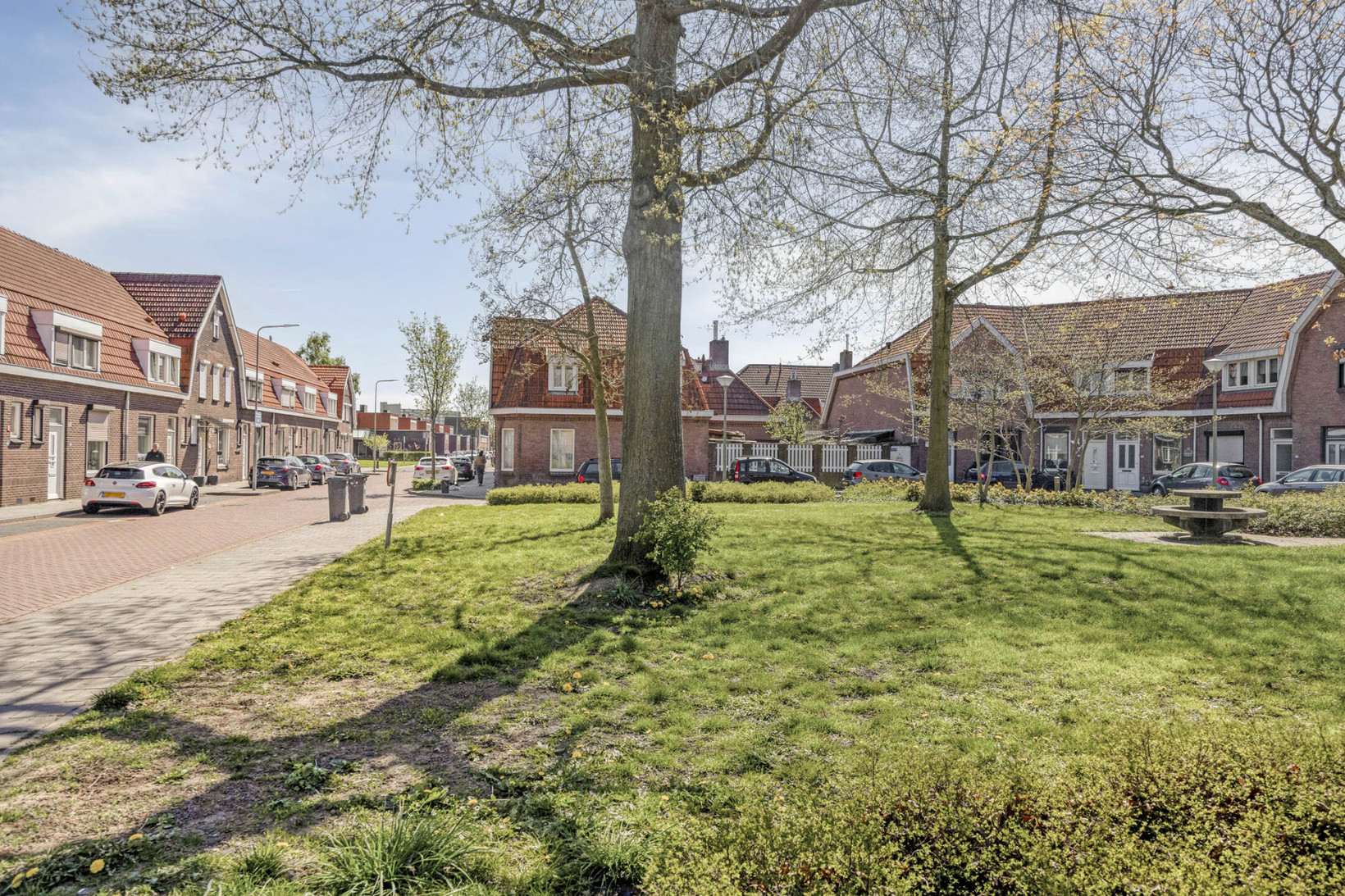 Tussenwoning te koop: Koningin Regentesselaan 82, Roermond