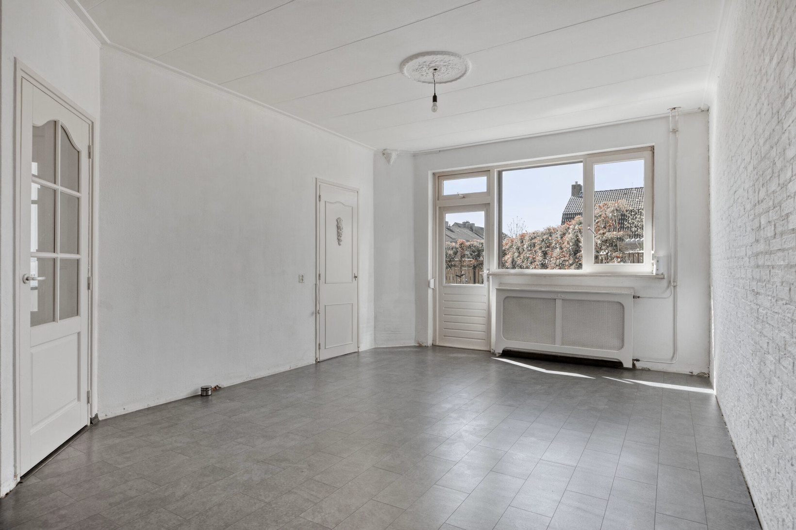 Tussenwoning te koop: Koningin Regentesselaan 82, Roermond