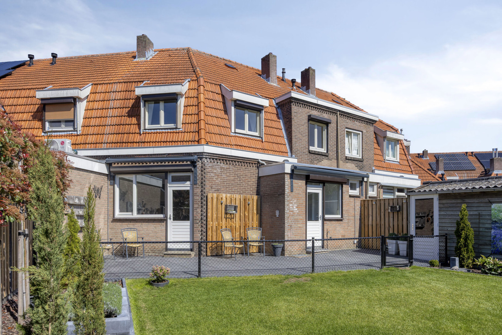 Tussenwoning te koop: Koningin Regentesselaan 82, Roermond