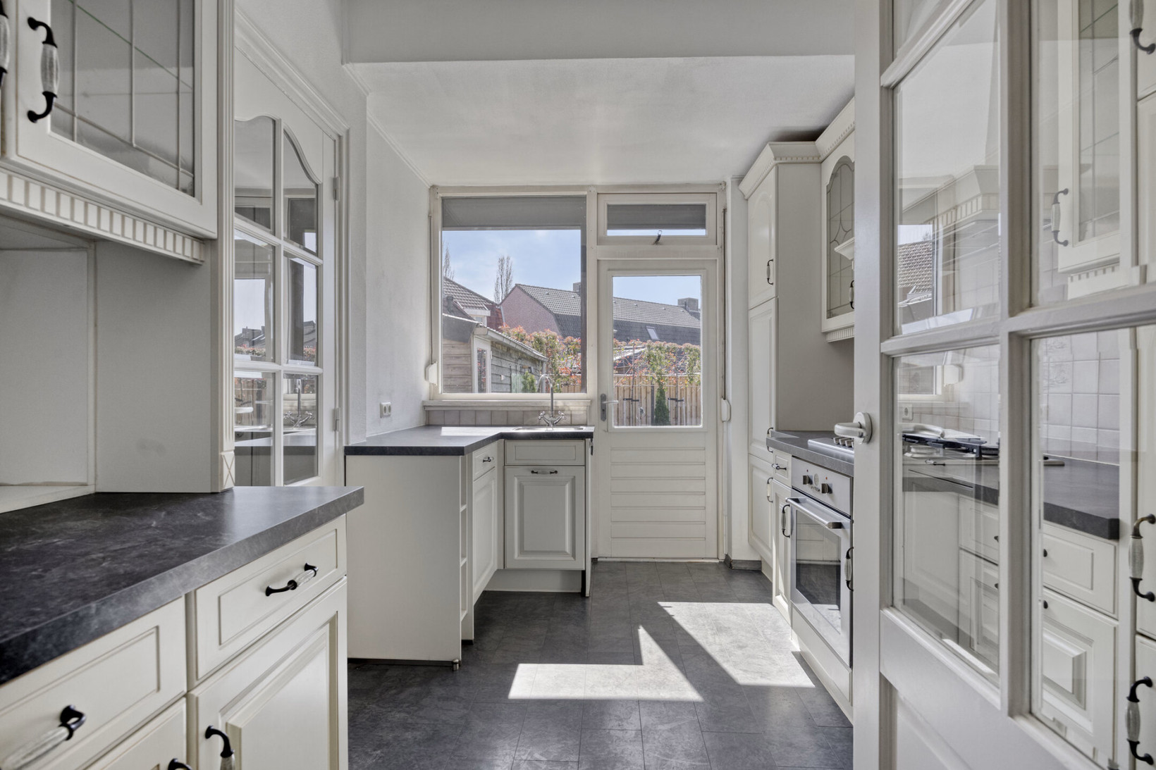 Tussenwoning te koop: Koningin Regentesselaan 82, Roermond