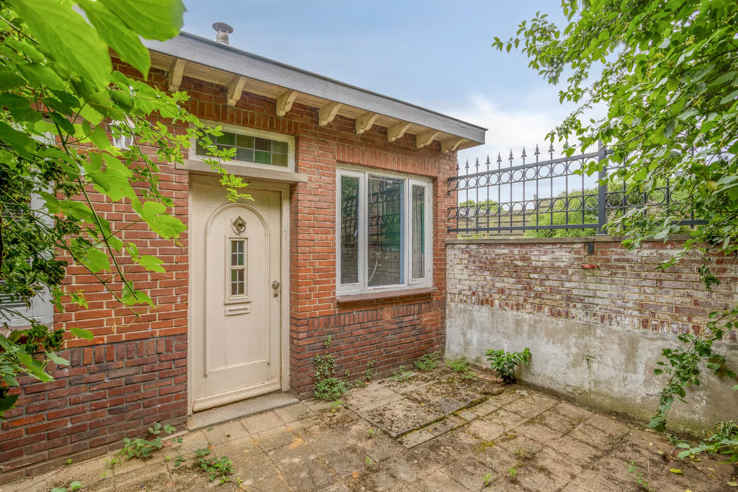 Twee-onder-één-kap te koop: Bredeweg 375, Roermond