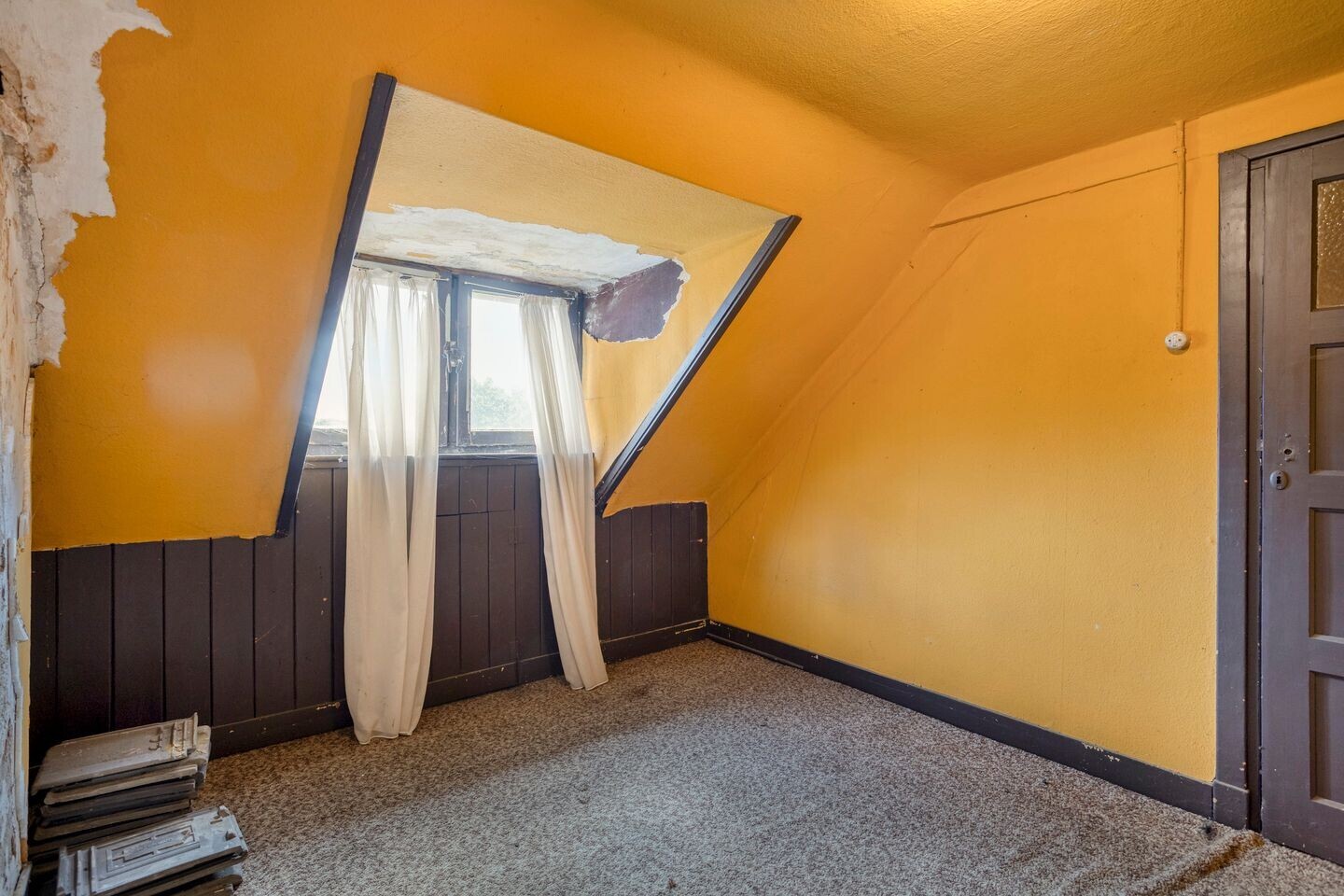 Twee-onder-één-kap te koop: Bredeweg 375, Roermond