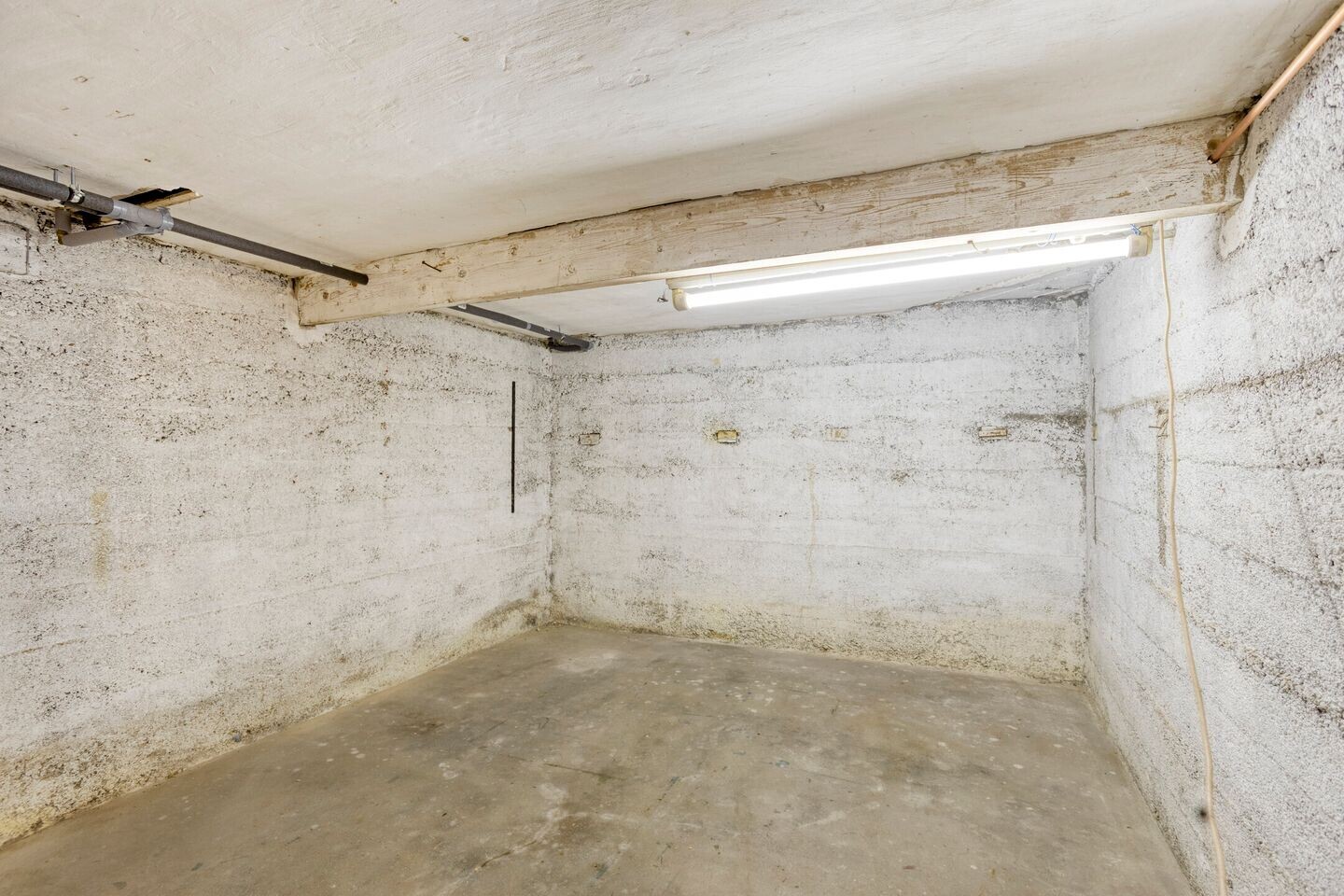 Twee-onder-één-kap te koop: Bredeweg 375, Roermond