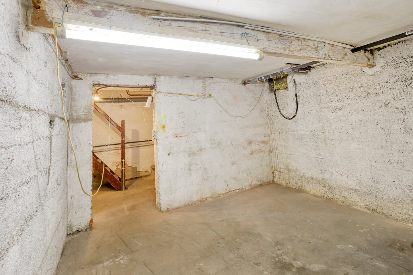 Twee-onder-één-kap te koop: Bredeweg 375, Roermond