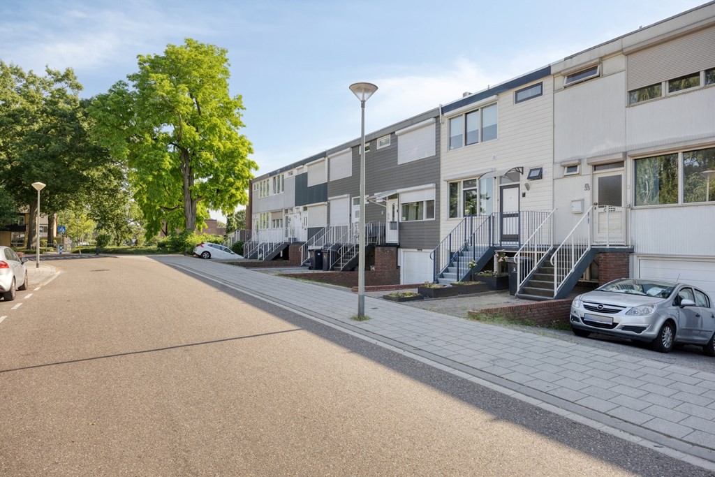 Tussenwoning te koop: Kasteel Hillenraedtstraat 33A, Roermond