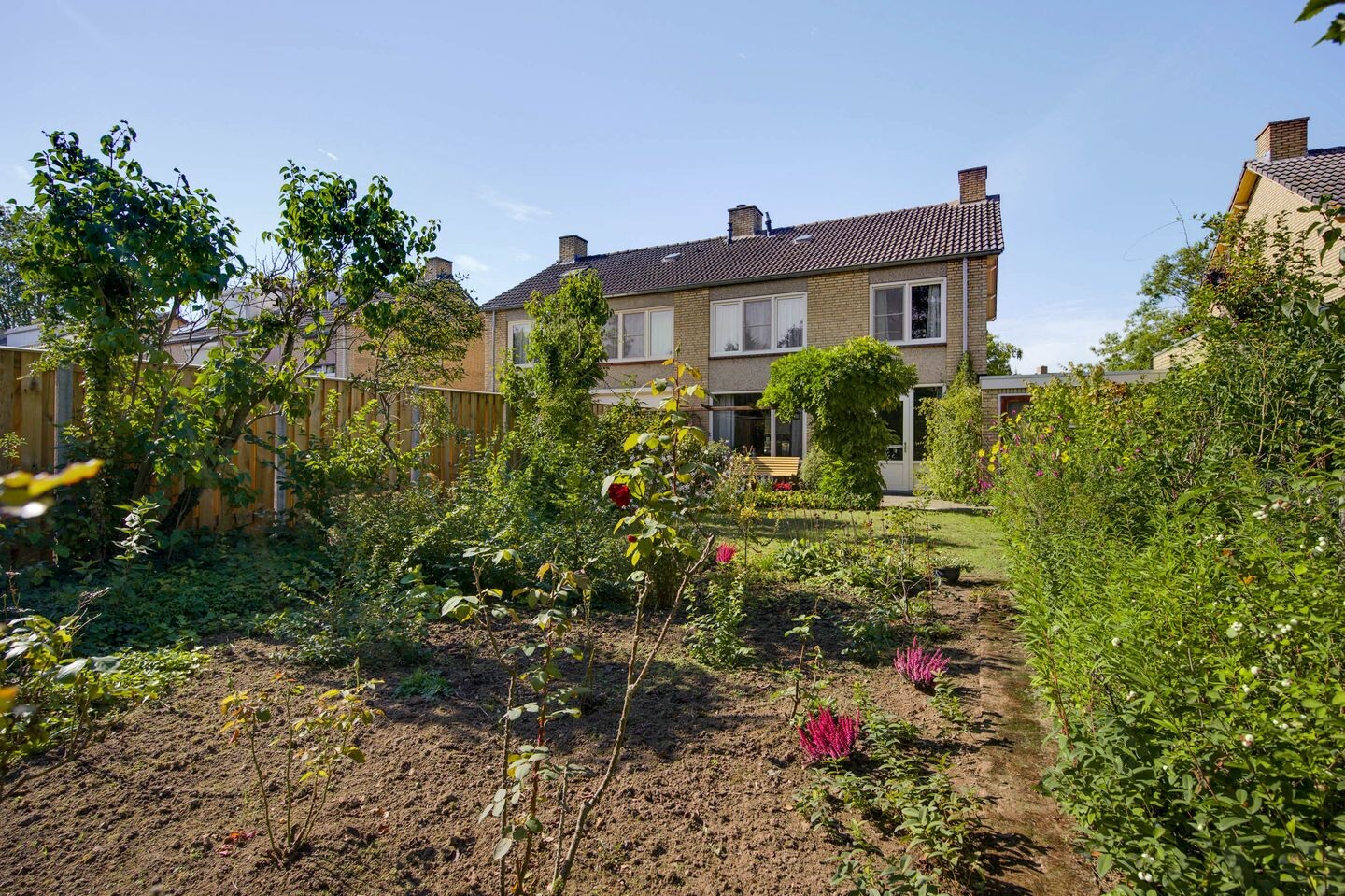 Tussenwoning te koop: Kasteel Exaetenstraat 13, Roermond