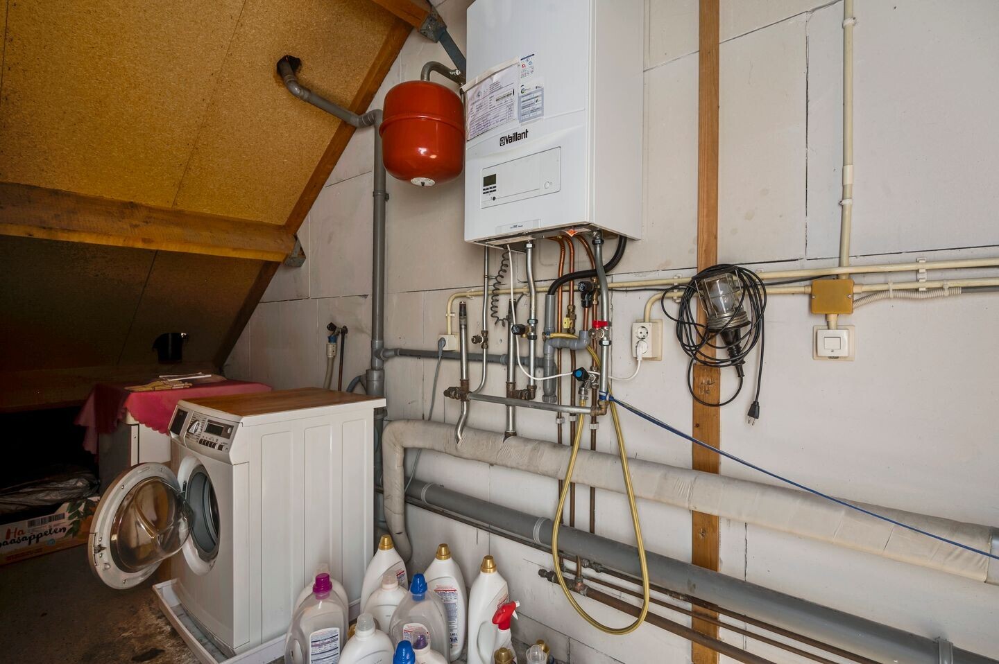 Tussenwoning te koop: Ambachtsingel 41, Roermond