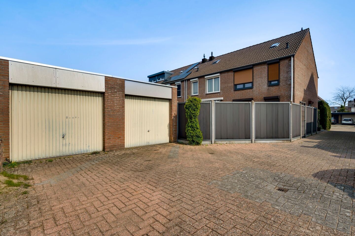 Tussenwoning te koop: Ambachtsingel 41, Roermond