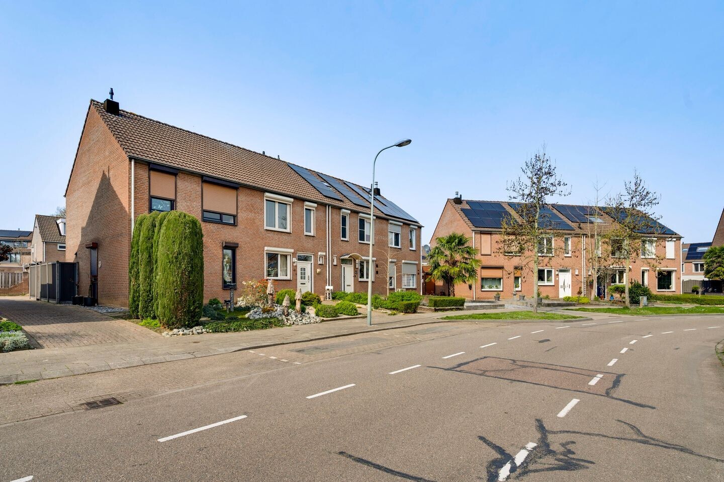 Tussenwoning te koop: Ambachtsingel 41, Roermond