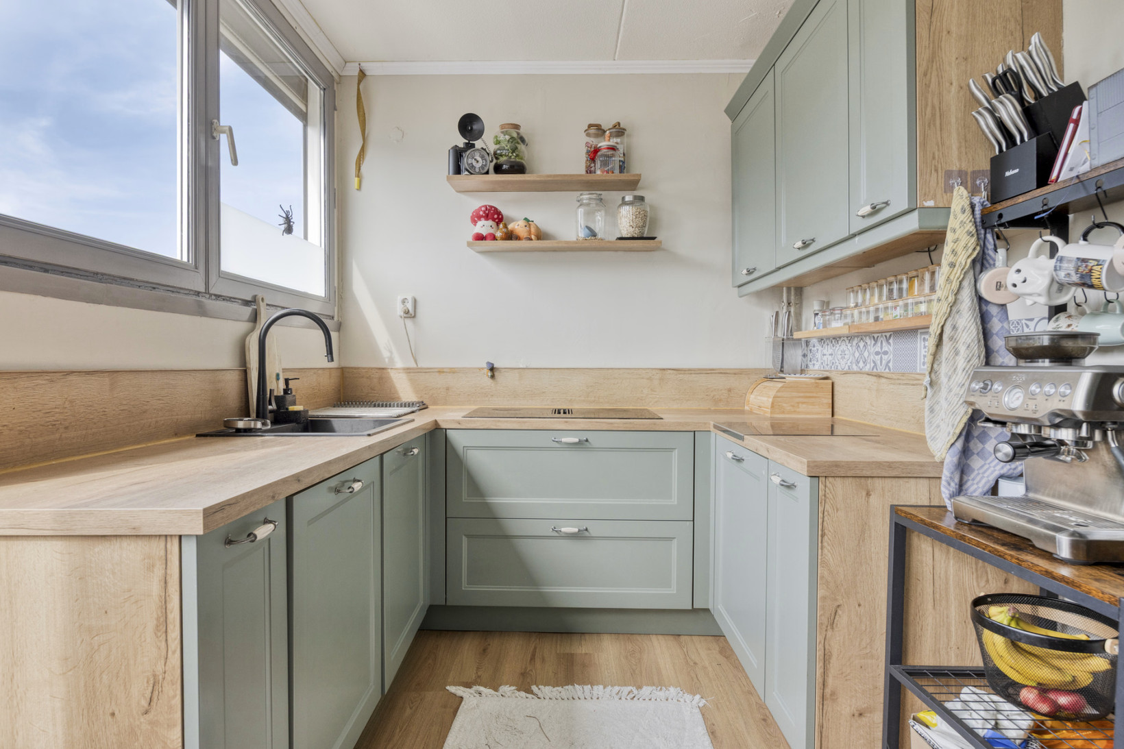 Tussenwoning te koop: Venusstraat 36, Roermond