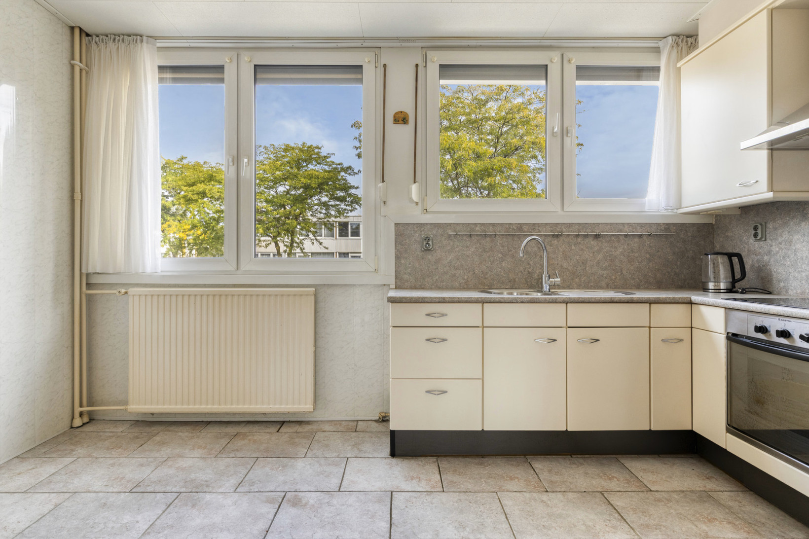 Tussenwoning te koop: Venusstraat 62, Roermond