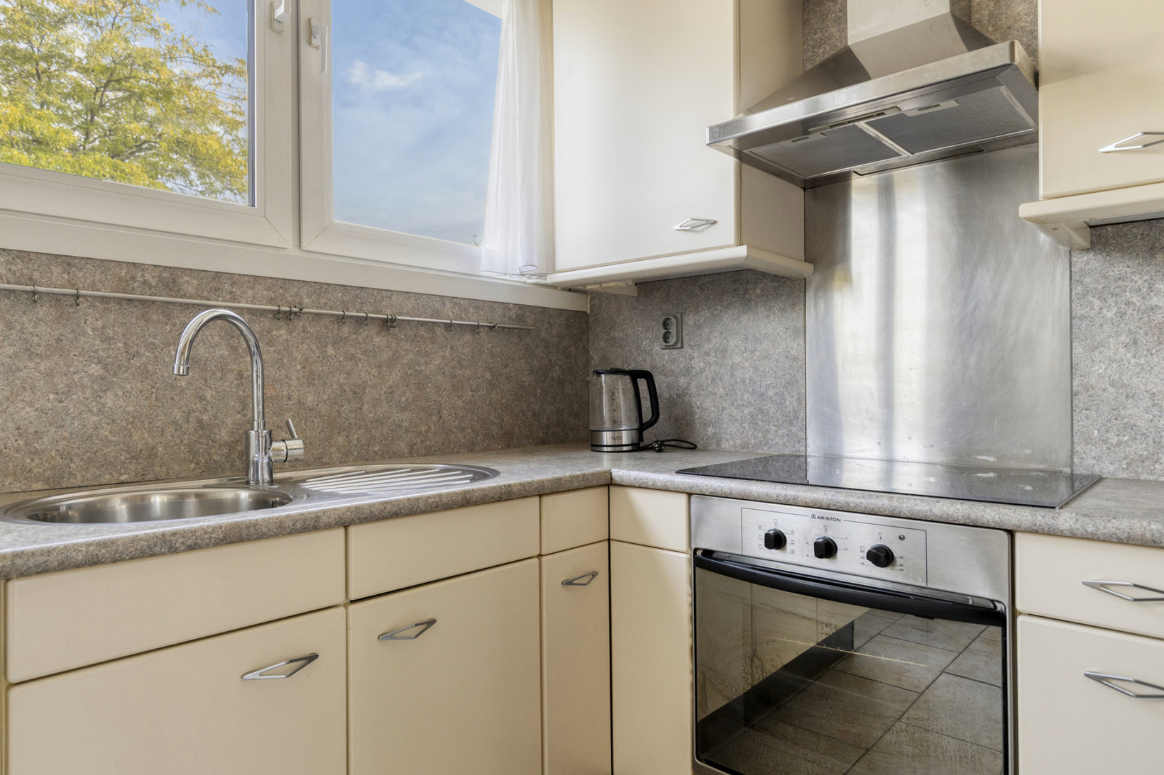 Tussenwoning te koop: Venusstraat 62, Roermond