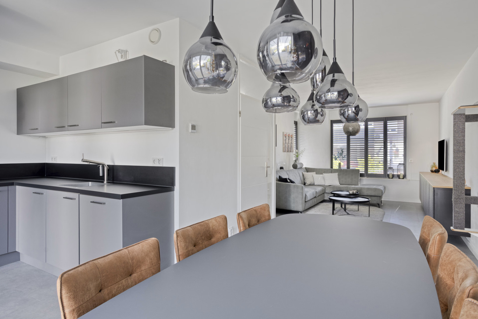 Tussenwoning te koop: Akeleihof 33, Roermond