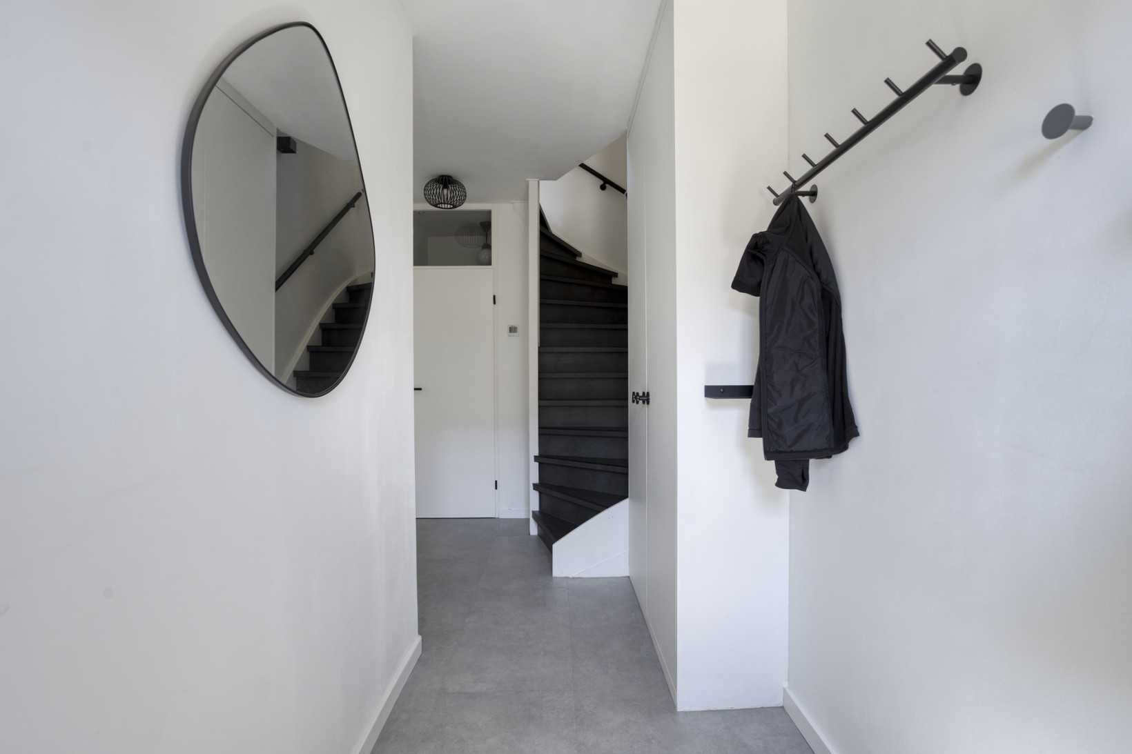 Tussenwoning te koop: Akeleihof 33, Roermond