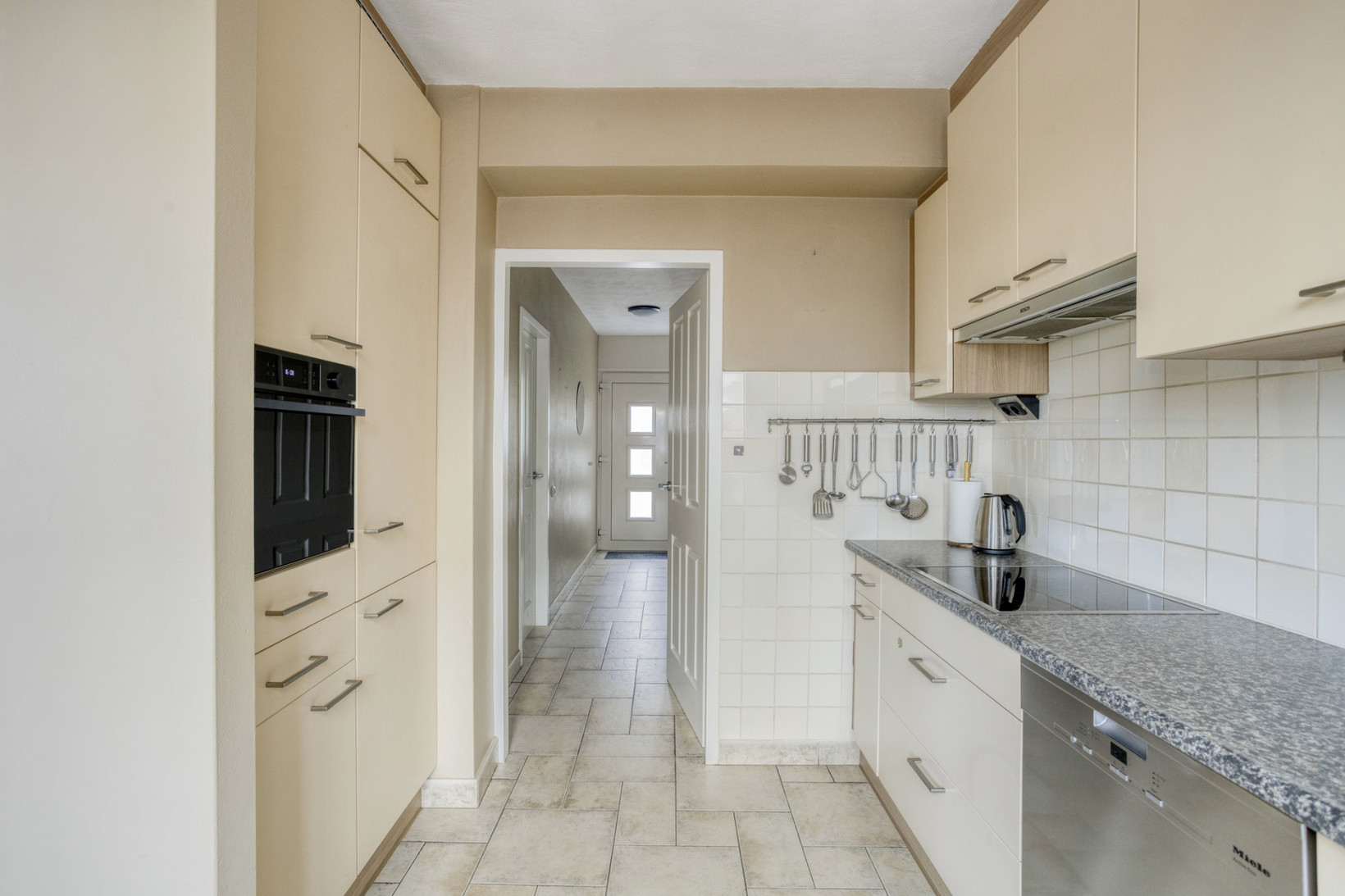 Tussenwoning te koop: Kasteel Daelenbroeckstraat 103, Roermond