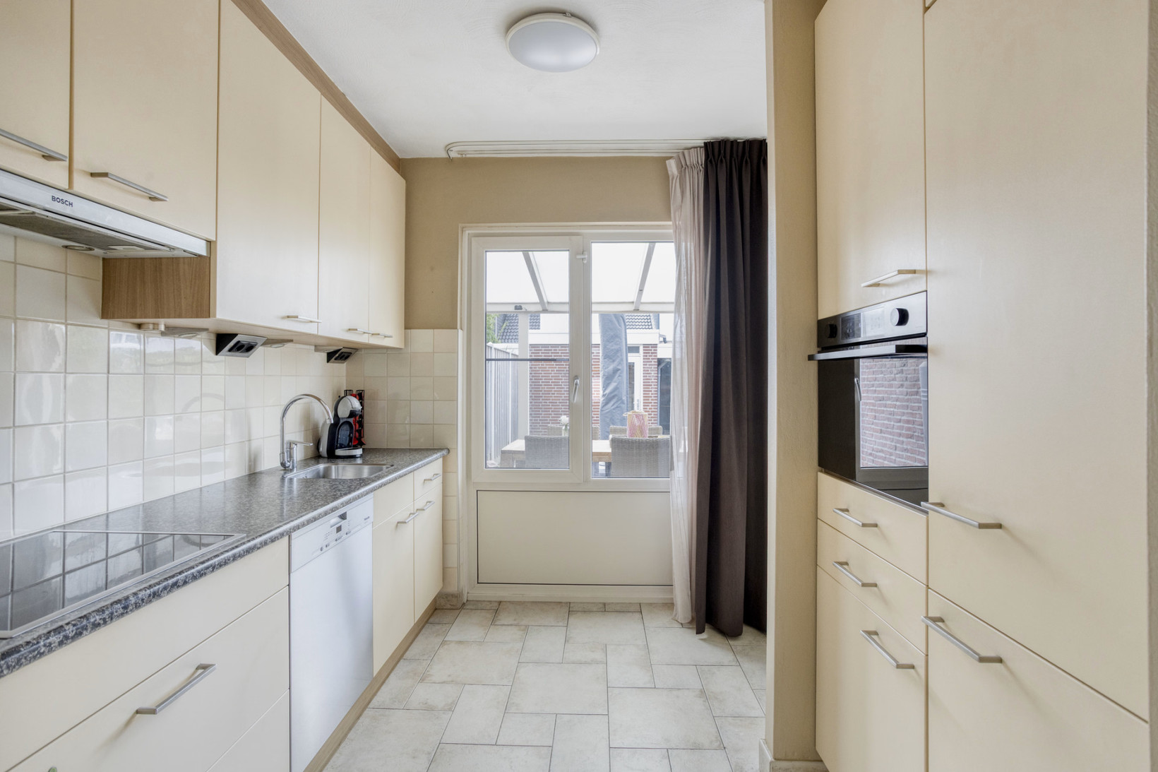 Tussenwoning te koop: Kasteel Daelenbroeckstraat 103, Roermond