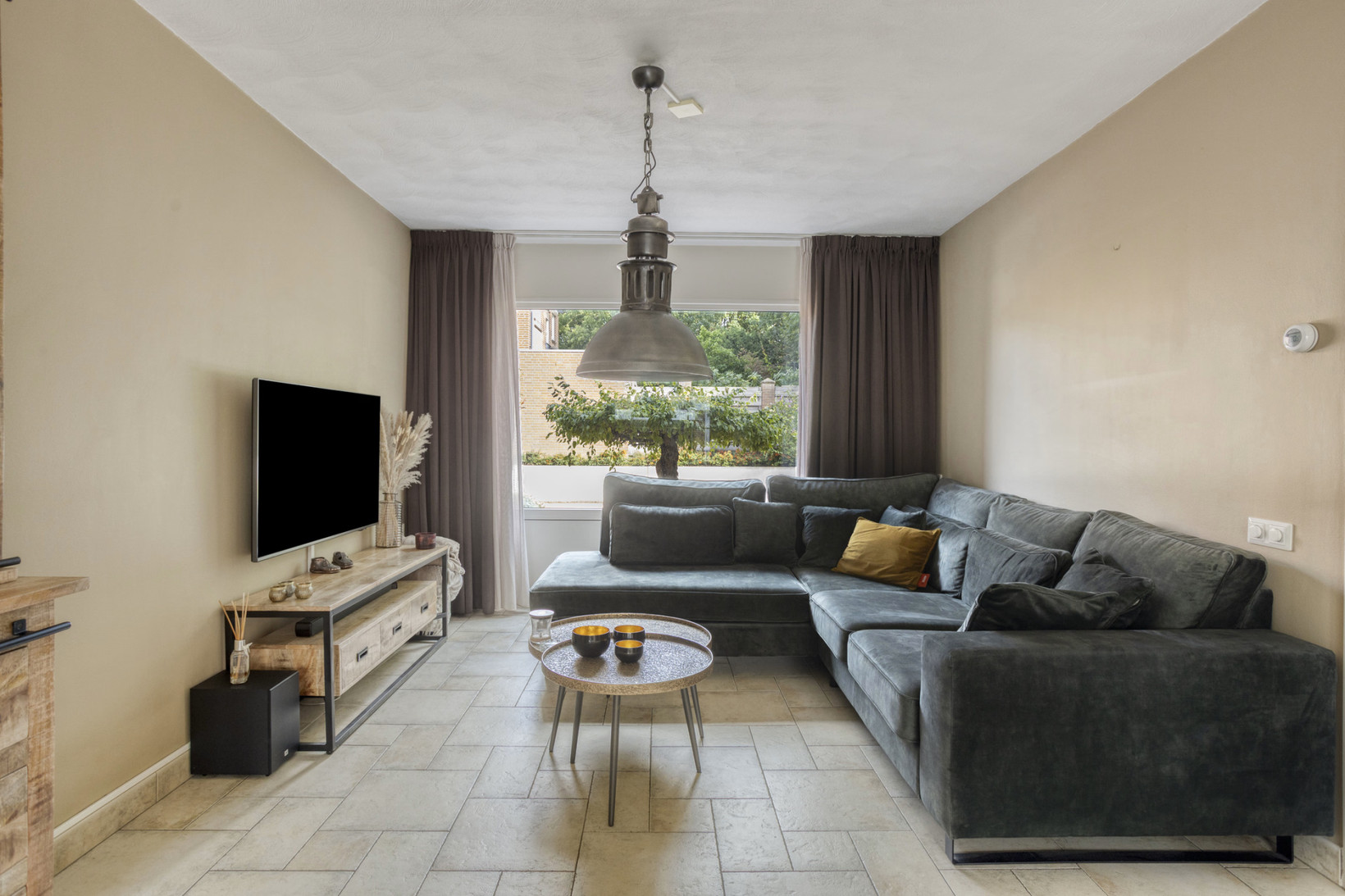 Tussenwoning te koop: Kasteel Daelenbroeckstraat 103, Roermond