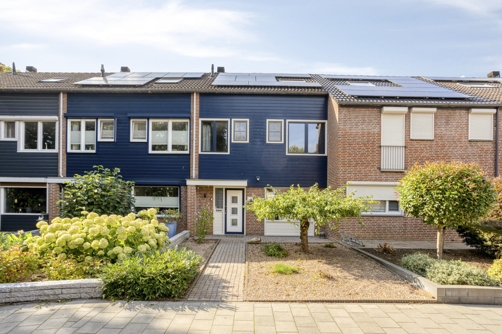 Tussenwoning te koop: Kasteel Daelenbroeckstraat 103, Roermond
