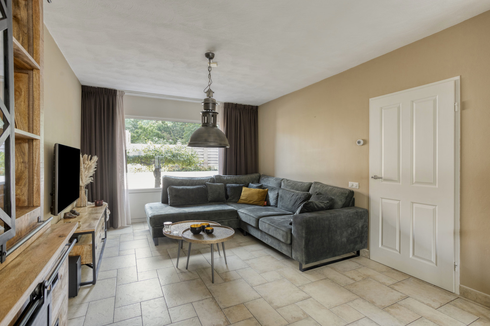 Tussenwoning te koop: Kasteel Daelenbroeckstraat 103, Roermond