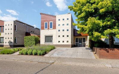 Veestraat 25
