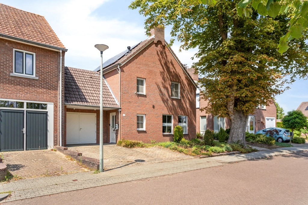 Hoekwoning te koop: Rector Hendrixstraat 27, Maasbracht