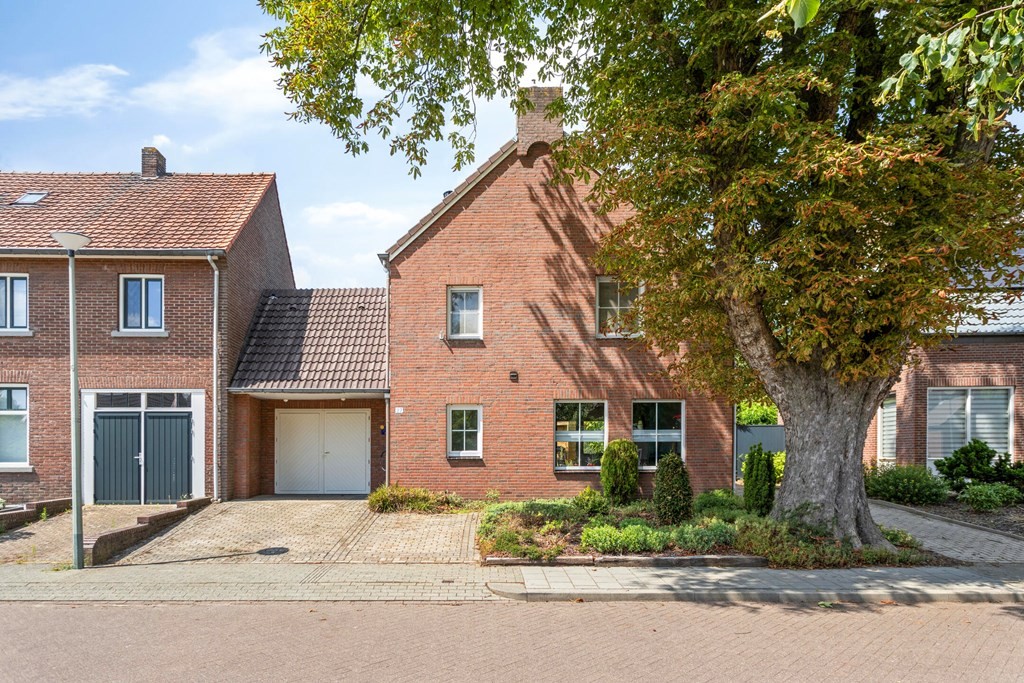 Hoekwoning te koop: Rector Hendrixstraat 27, Maasbracht