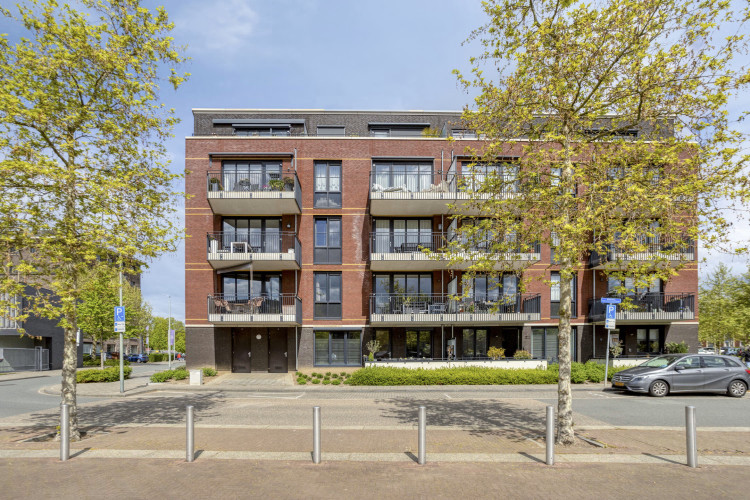 Twee-onder-één-kap te koop: Julianastraat 23, Montfort