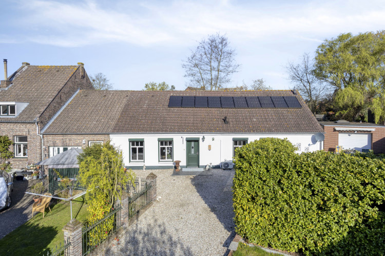 Twee-onder-één-kap te koop: Julianastraat 23, Montfort