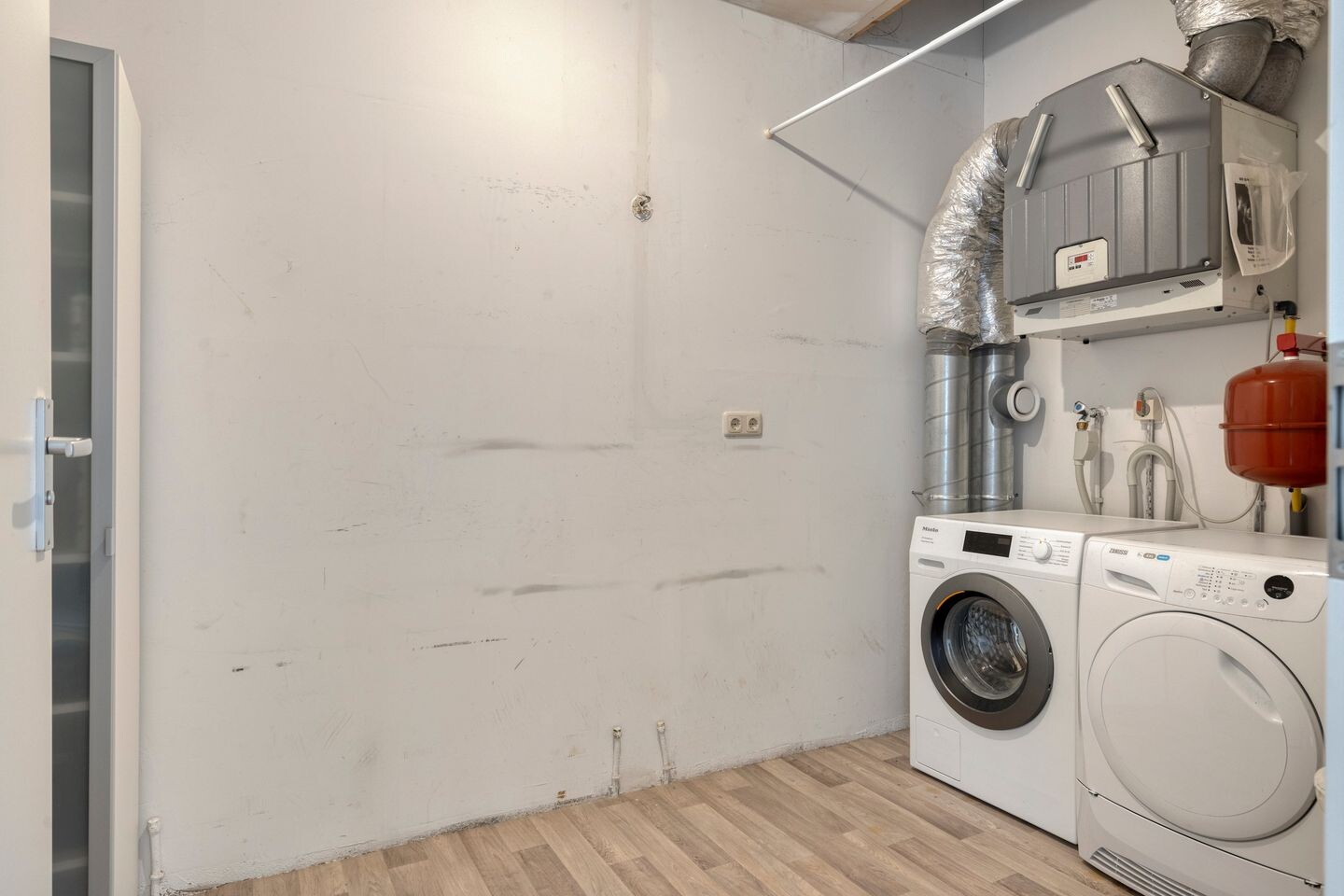 Twee-onder-één-kap te koop: Emmastraat 4, Linne