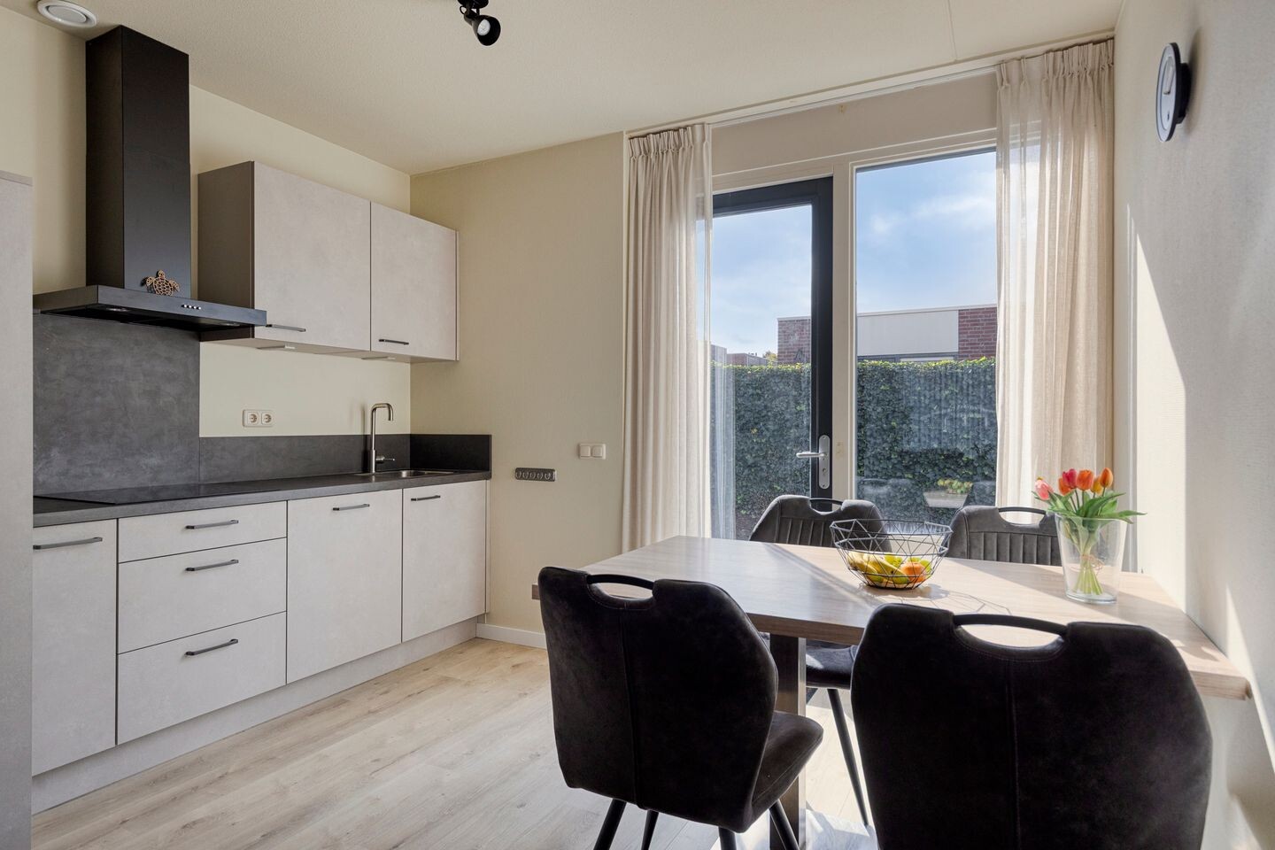Twee-onder-één-kap te koop: Emmastraat 4, Linne