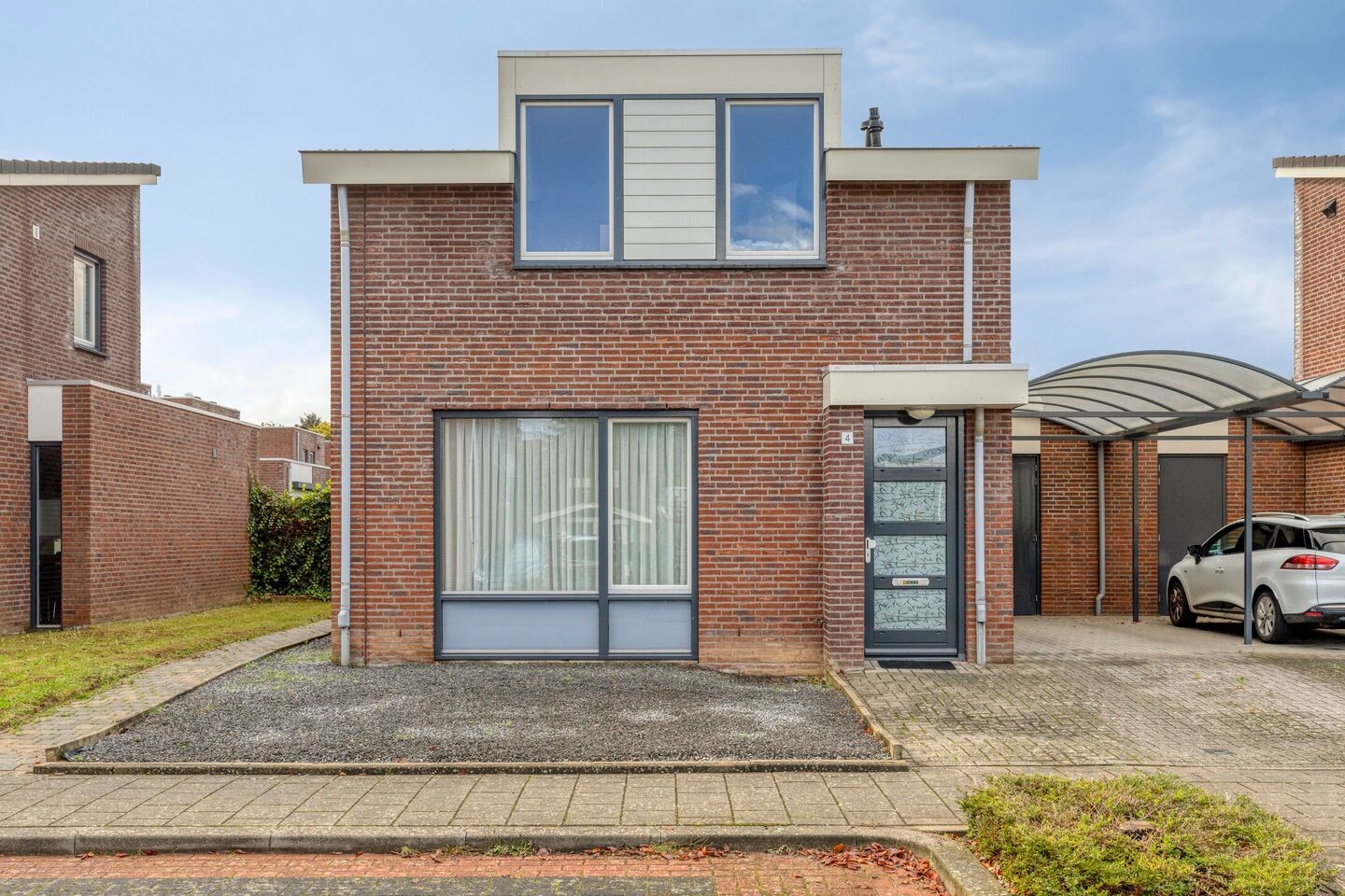 Twee-onder-één-kap te koop: Emmastraat 4, Linne